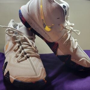 Nike Kyrie 4 NCAA 2018 March Madness  Sneakers